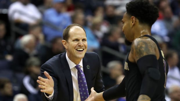 mike-hopkins-washington-ncaatourney.jpg